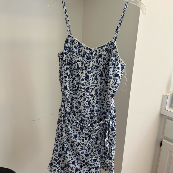 Blue floral Altar’d State Romper WORN TWICE IN VERY GOOD CONDITION - Picture 6 of 8